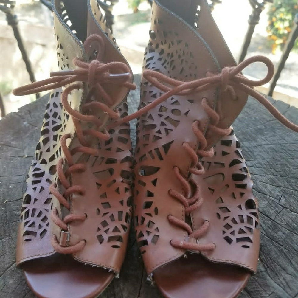 Geometric Cut Out Wedges